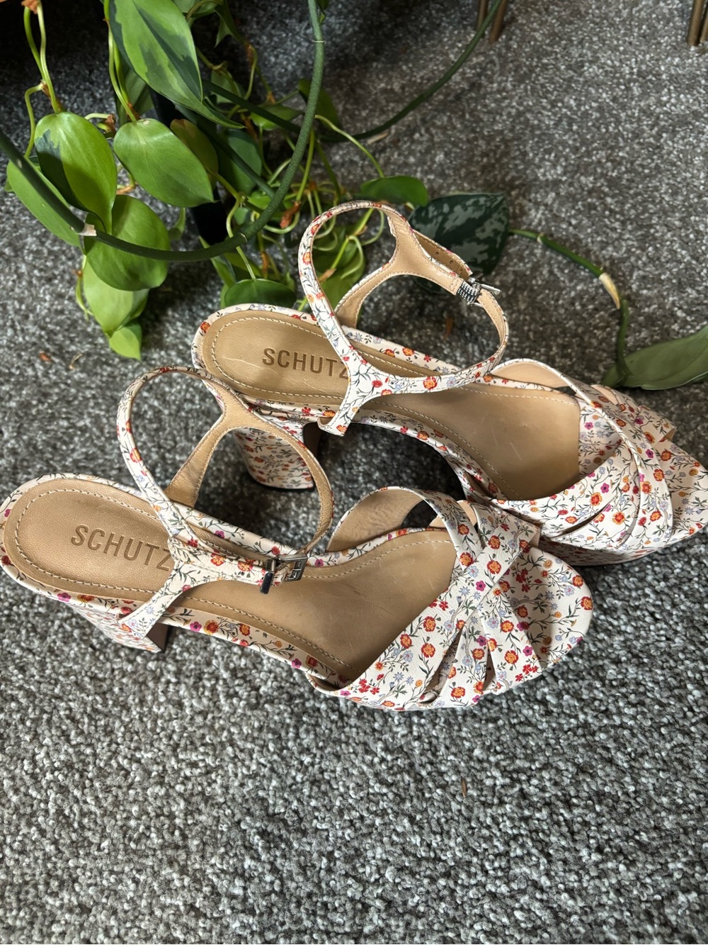 SCHUTZ Keefa Platform Sandal in Floral | Size 9 - Picture 2 of 7